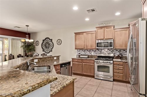 3447 Halter Dr, Las Vegas, NV, 89122-3468 | Card Image