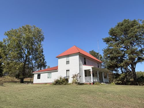 611 Tumbling Creek Rd, Mc Kenzie, TN, 38201-8062 | Card Image