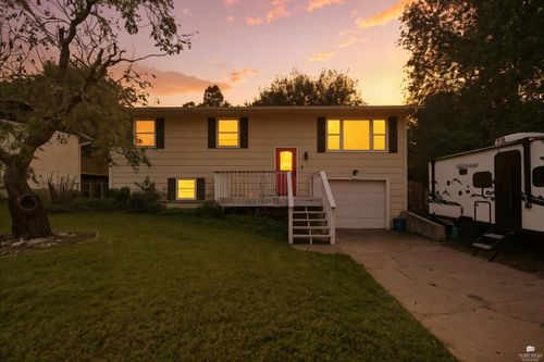 1505 Lilac Ln, Wamego, KS, 66547-1221 | Card Image