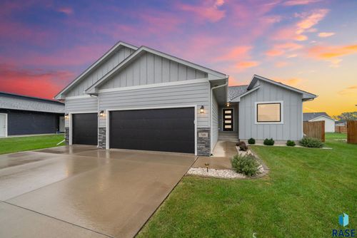 708 N Juniper St, Lennox, SD, 57039-2384 | Card Image