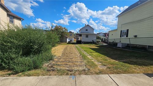 325 Quay St, East Vandergrift, PA, 15629-1034 | Card Image