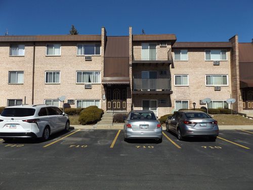 3a-710 Huntington Commons Rd, Mount Prospect, IL, 60056-5161 | Card Image