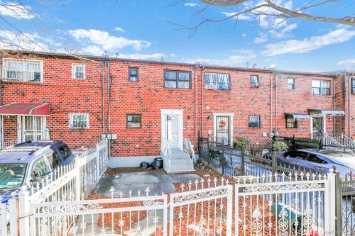 559 Cleveland St, Brooklyn, NY, 11208-3505 | Card Image