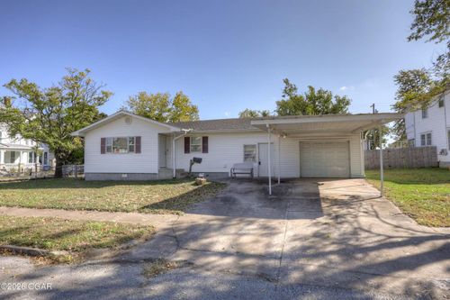 203 S Liberty St, Webb City, MO, 64870-2220 | Card Image