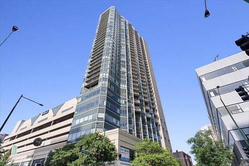 2012-111 Maple St, Chicago, IL, 60610-5452 | Card Image