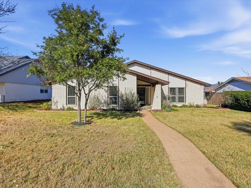 2011 Clearfield Cir, Richardson, TX, 75081-5423 | Card Image