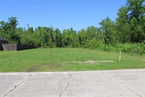 629 Desoto Dr, La Place, LA, 70068-7165 | Card Image