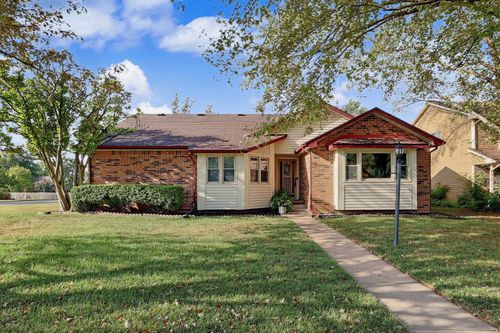 2049 S Cypress, Wichita, KS, 67207 | Card Image