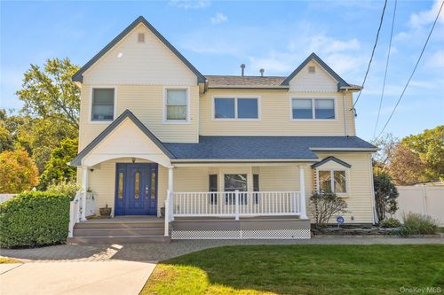 46 Garden City St, Bay Shore, NY, 11706-2053 | Card Image