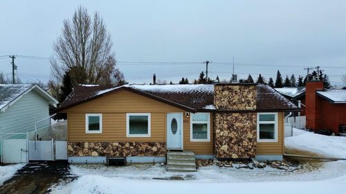 513 6 Ave W, Hanna, AB, T0J1A0 | Card Image