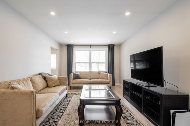 115 William Roe Blvd, House other with 5 bedrooms, 3 bathrooms and 3 parking in Newmarket ON | Image 21