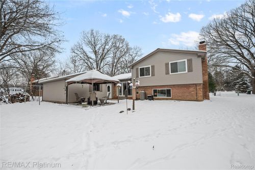 839 Harlequin Ct, Highland, MI, 48357-3929 | Card Image