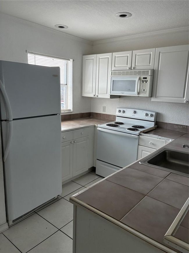 B3 - 25050 Sandhill Blvd, Condo with 2 bedrooms, 2 bathrooms and null parking in Port Charlotte FL | Image 7