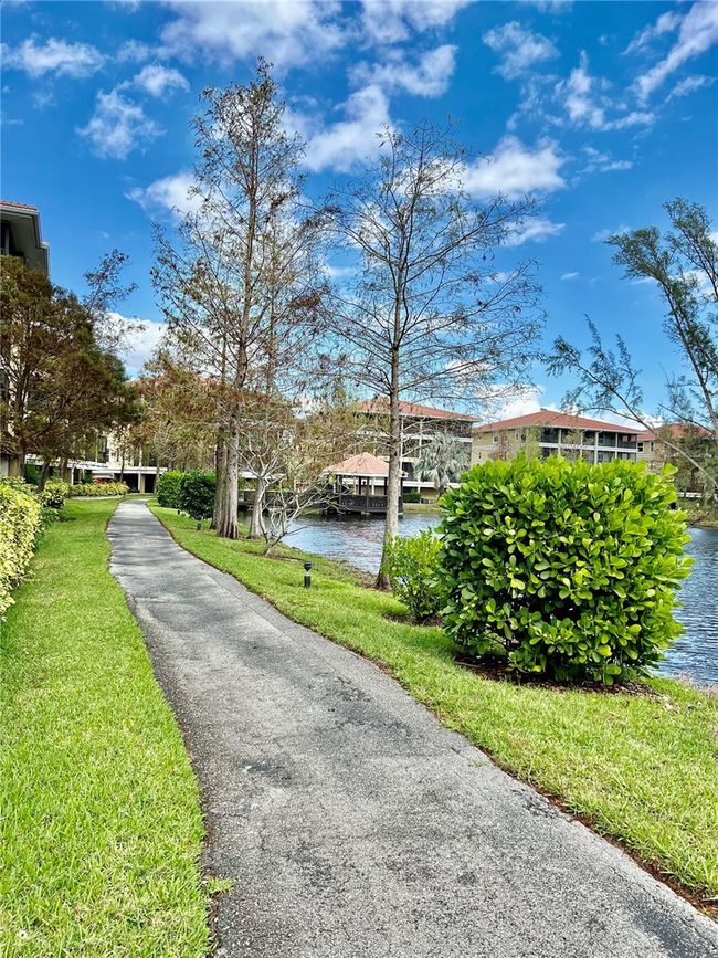 APT-301 - 10091 Lake Cove Dr, Condo with 3 bedrooms, 2 bathrooms and null parking in Fort Myers FL | Image 24