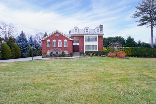 101 Wetherill Rd, Garden City, NY, 11530-3105 | Card Image