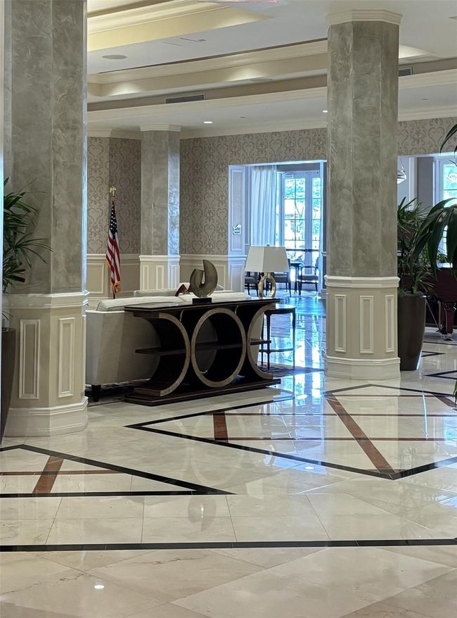 Lobby | Image 31