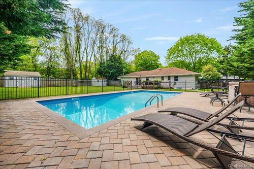 4200 Rocky Point Rd, East Marion, NY, 11939-1135 | Card Image