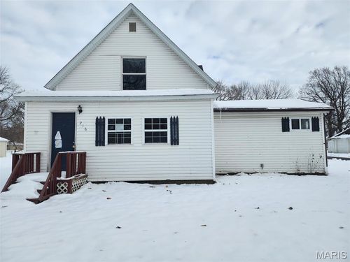 216 S Pine St, Stonington, IL, 62567-9638 | Card Image