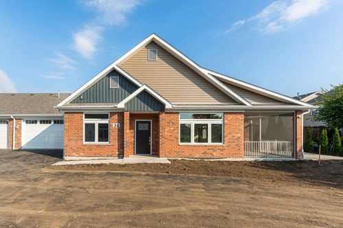 68-68 Kloe Ln, Sycamore, IL, 60178 | Card Image