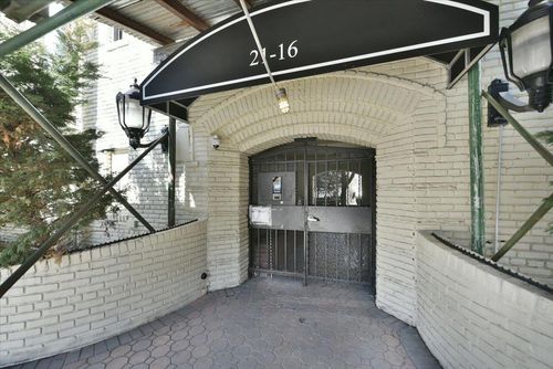 1b-21 35 Street, New York, NY, 11105 | Card Image