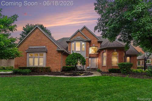 55260 Belmont Dr, Shelby Township, MI, 48315-6621 | Card Image