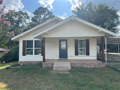 202 S 7th St, Jacksboro, TX, 76458-2104 | Card Image