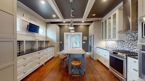 819 W French Pl, San Antonio, TX, 78212-3645 | Card Image