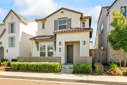 2352 Bronze Star Way, Sacramento, CA, 95818-3977 | Card Image