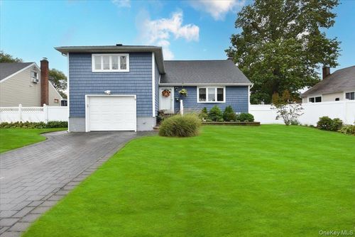 33 Ford Dr S, Massapequa, NY, 11758-3718 | Card Image