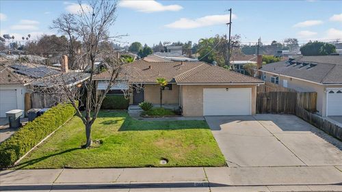 1335 Cindy Ave, Clovis, CA, 93612-2351 | Card Image