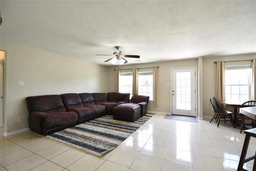 130 Pin Oak Dr, Angleton, TX, 77515-9469 | Card Image