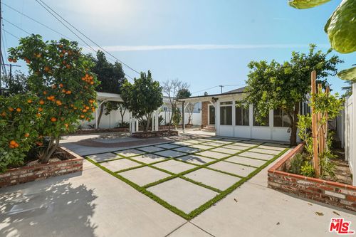 5822 Lindley Ave, Encino, CA, 91316-1046 | Card Image