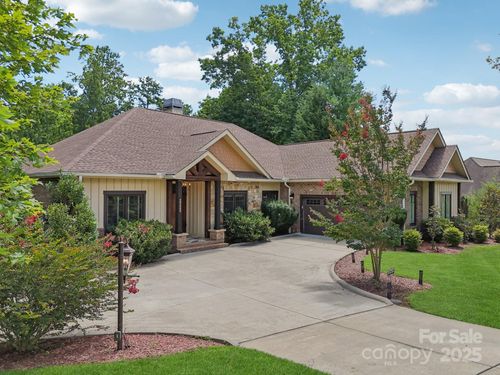 274 Majestic View Ct, Hendersonville, NC, 28791-7802 | Card Image