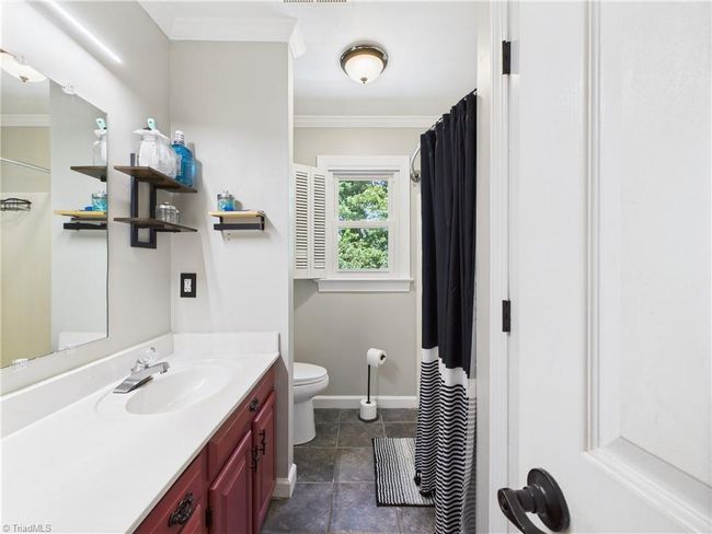 Large bathroom with new light fixtures and more. | Image 23