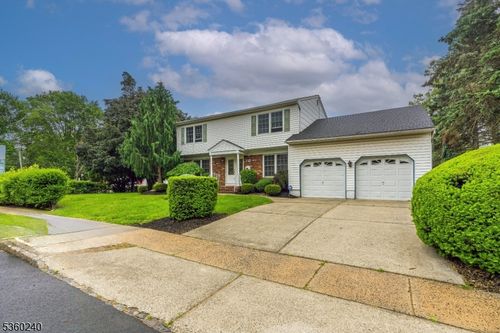 712 Kaminski Dr, Rahway, NJ, 07065-2736 | Card Image