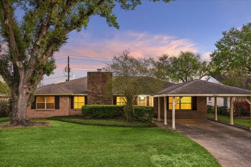 9813 Pine Lake Dr, Houston, TX, 77055-6105 | Card Image