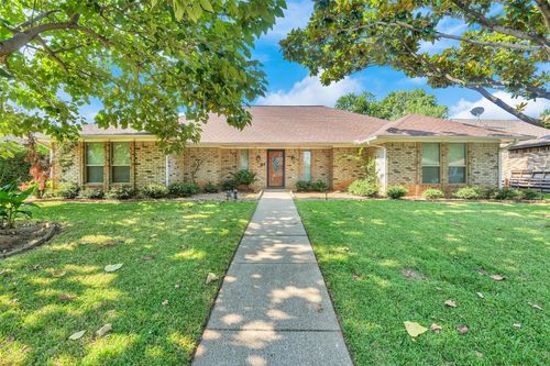 4008 Kingswick Dr, Arlington, TX, 76016-3215 | Card Image