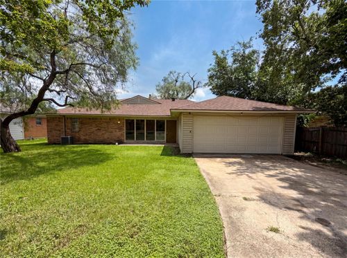 3327 Portlock Dr, Farmers Branch, TX, 75234-5126 | Card Image