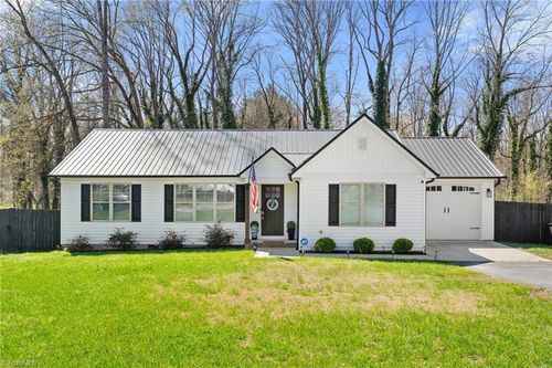 2512 Caudle St, Germanton, NC, 27019-9509 | Card Image