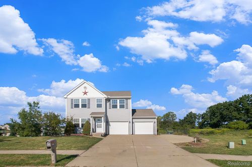 200 Lake Ridge Dr, Mason, MI, 48854-8331 | Card Image