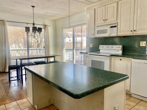 182 Downing Rd, Pleasant Valley, NY, 12569-7526 | Card Image