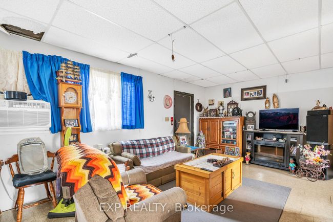 70 Red Cap Beach Rd, Home with 2 bedrooms, 1 bathrooms and 5 parking in Kirkfield ON | Image 9