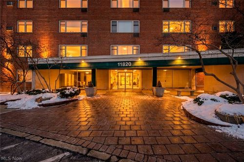 403-11820 Edgewater Drive, Lakewood, OH, 44107 | Card Image