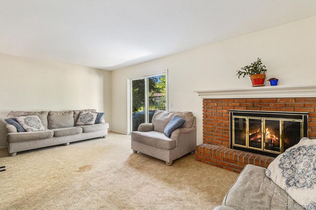 family room | Image 9