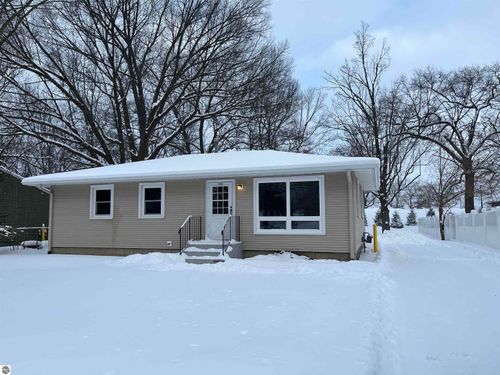 833 Fern Street, Traverse City, MI, 49686 | Card Image