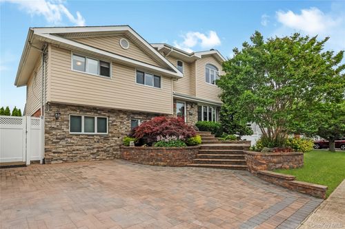 145 Washington Street, Oyster Bay, NY, 11735 | Card Image