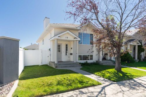 19 Chilcotin Lane W, Lethbridge, AB, T1K7G8 | Card Image