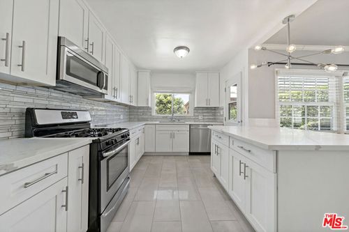 10731 Gothic Ave, Granada Hills, CA, 91344-5231 | Card Image