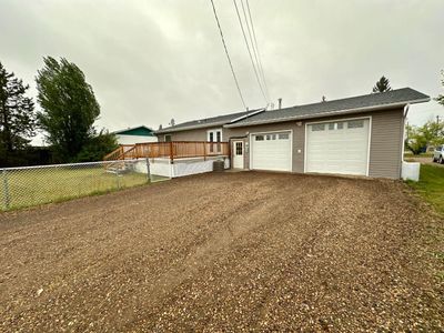 4821 48 St, House detached with 4 bedrooms, 2 bathrooms and 6 parking in Hardisty AB | Image 2