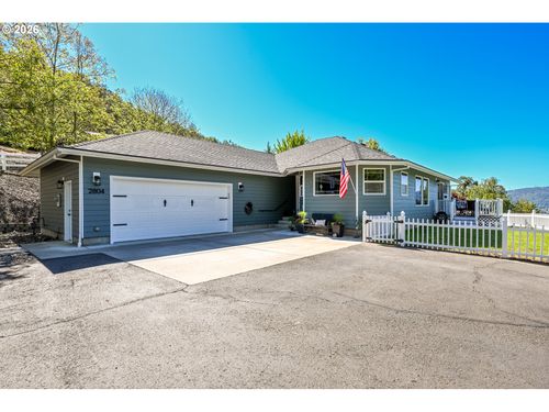 2804 Nw Daysha Dr, Roseburg, OR, 97471-2981 | Card Image